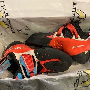 LIKE NEW - La Sportiva Women's Solution Comps, size 36.5